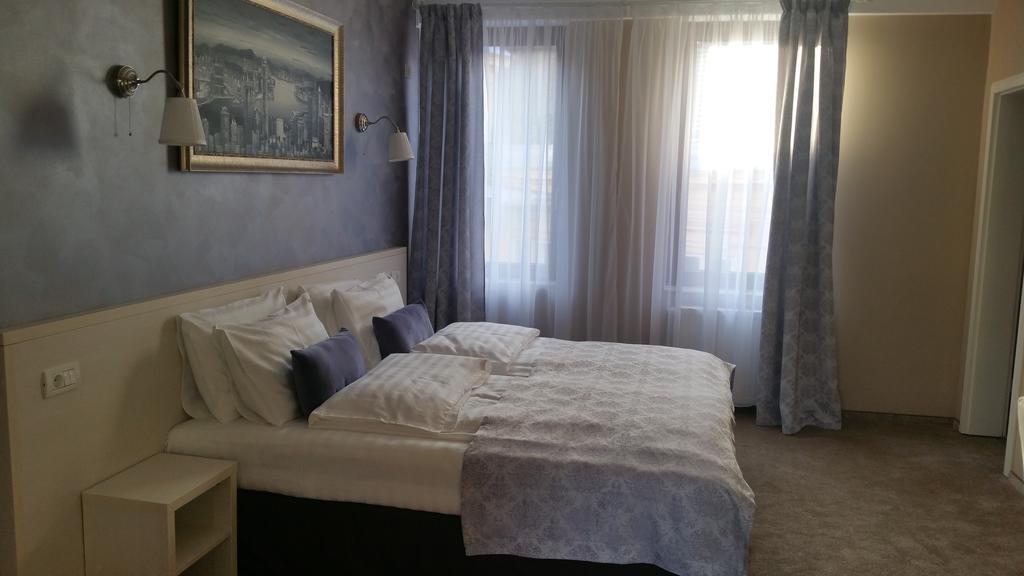 Отель French Boutique Брашов Экстерьер фото