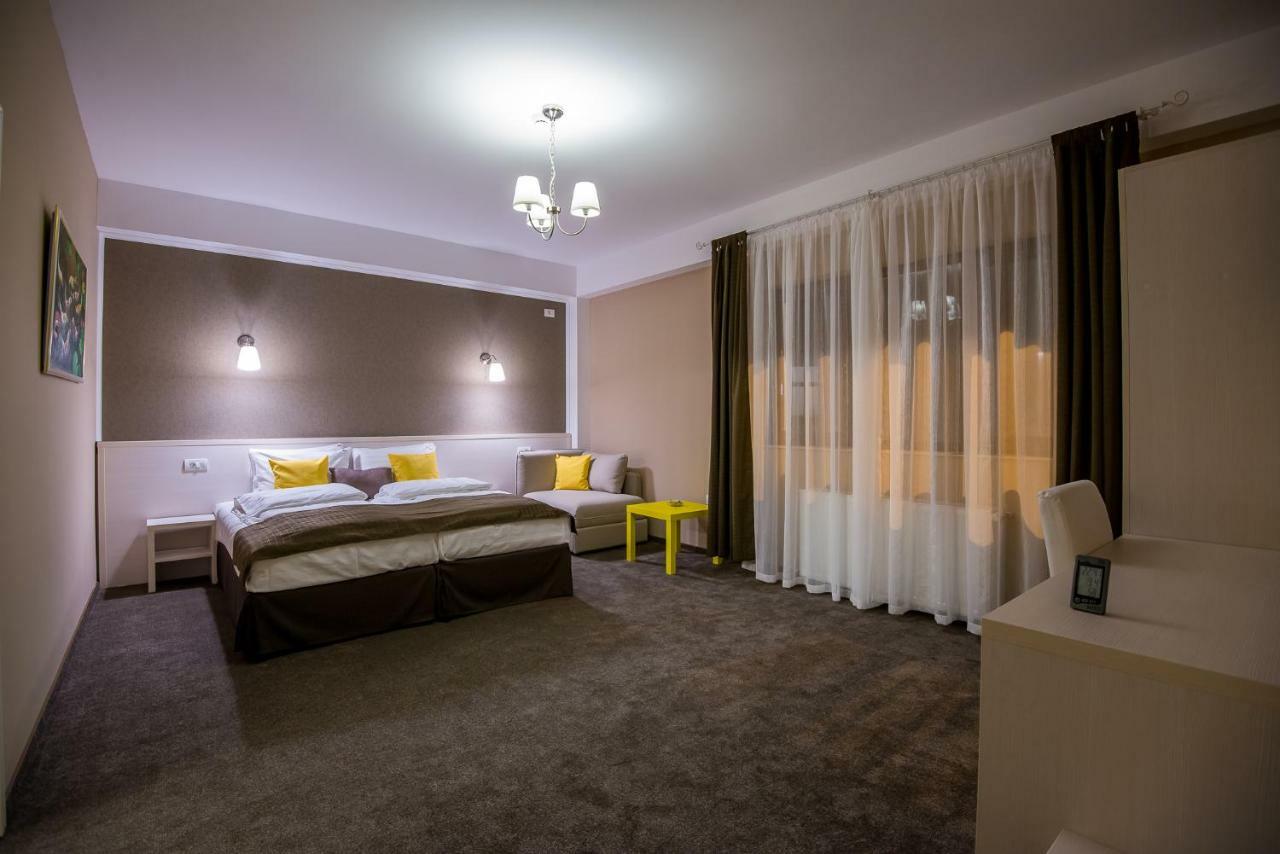 Отель French Boutique Брашов Экстерьер фото