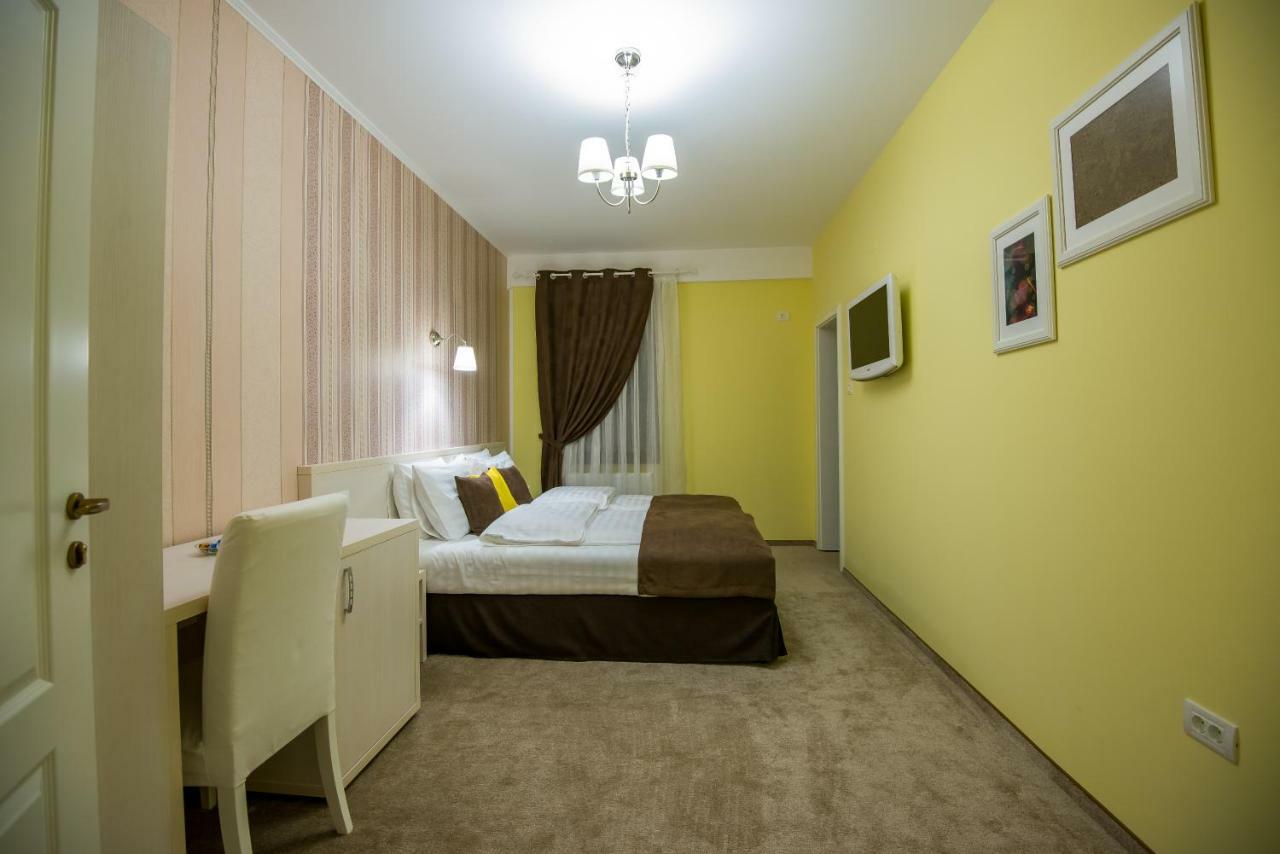 Отель French Boutique Брашов Экстерьер фото